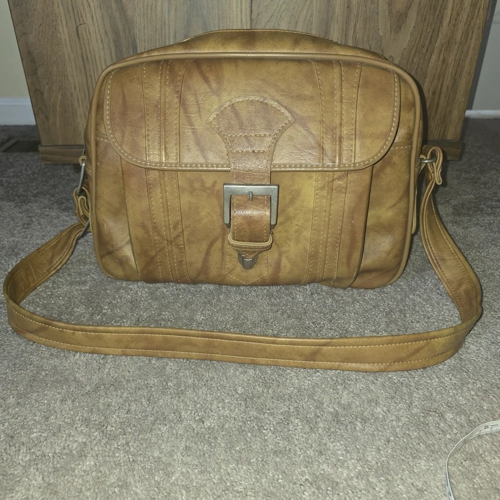Vintage American Tourister 9011 shoulder tote color Palomino Purse Traveler